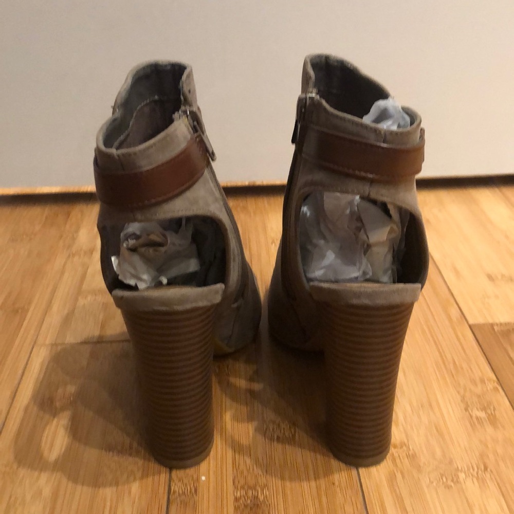 Open toe booties - Picture 3 of 5